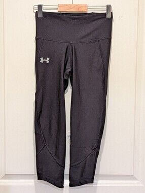EUC Under Armour XS Black Capri Length Heatgear Compression Leggings